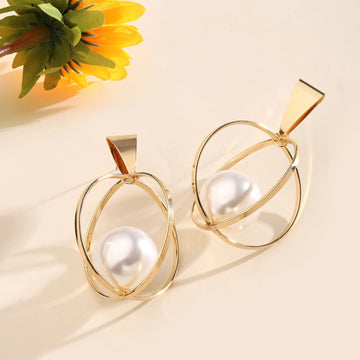 Ebullient Luxury Gold Earring