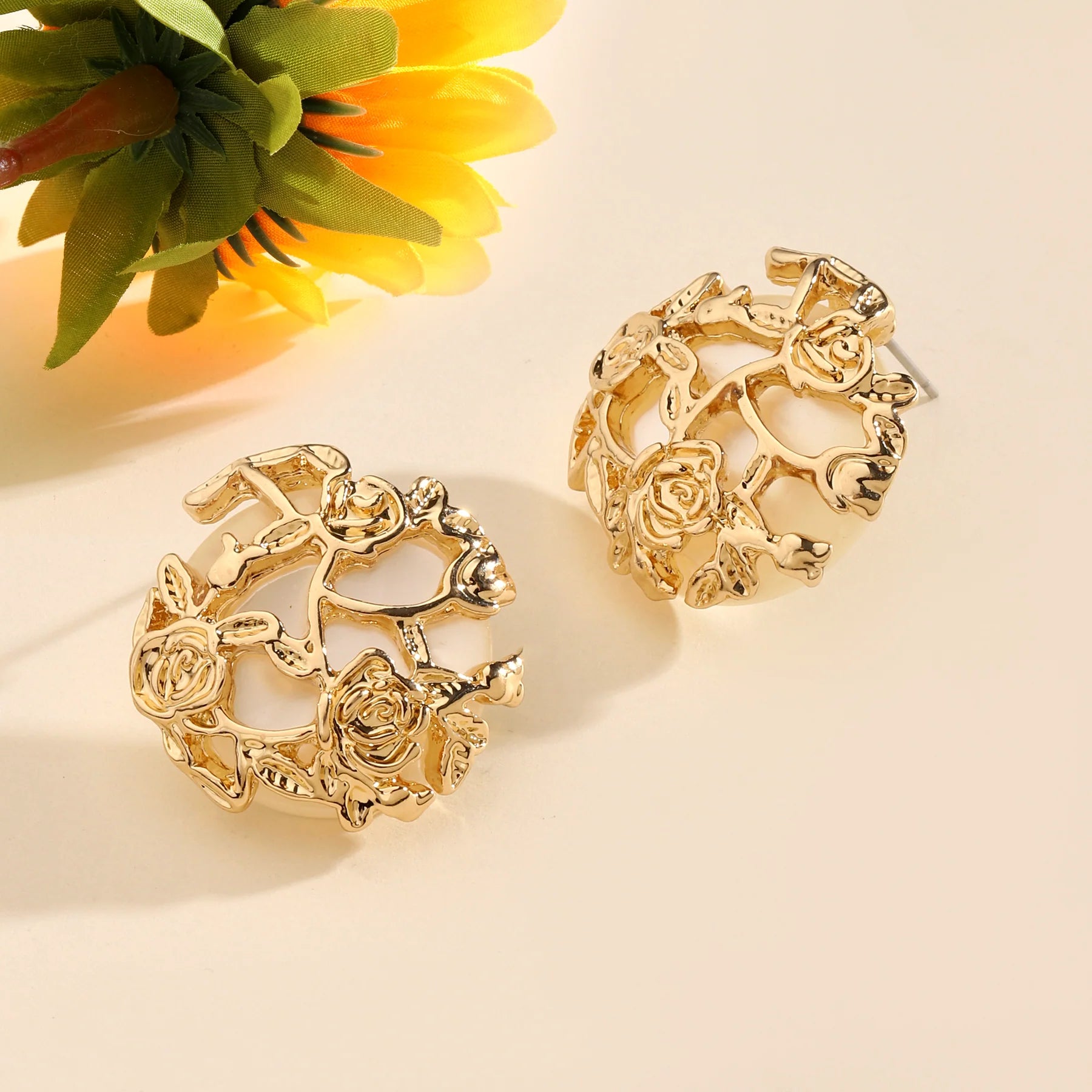 Alluring Luxury Gold Earring