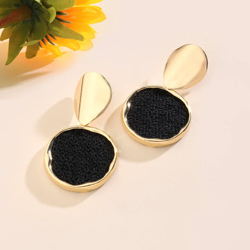 Lisa Black Gold Earring