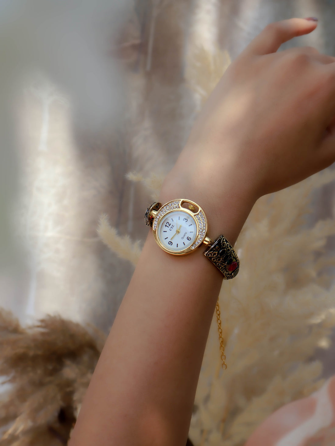 Embossed Wrist Gold-plated Watch