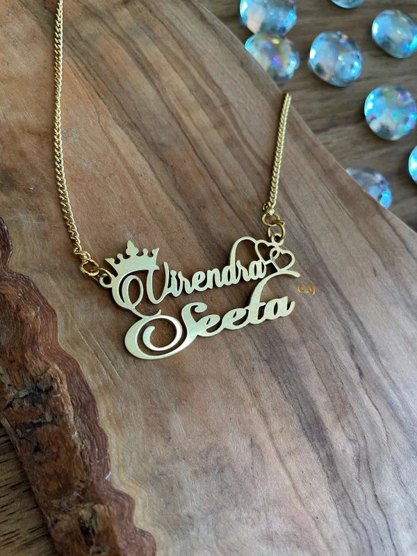 King-Queen Themed Custom Nameplate Necklace With 2 Names And Mini Heart Lockets