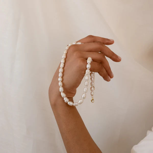 Embrace Modern Elegance with Our Bold Pearl Necklace